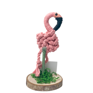 Jouet flamant rose en crochet fait main, design décoratif par JNC Macrame pour chambre de bébé - Product Image 4