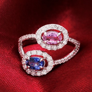 Bague Bypass en Or Blanc Massif 18 carats avec Saphir Rose et Bleu et Diamants en Halo, Vente en Gros, Memoria Jewels - Product Image 1