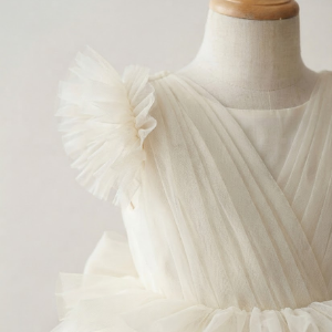 Robe de bal Tutupetti Etherea de luxe en satin doux et respirant, couleur ivoire unie, avec manches bouffantes et nœud appliqué, pour demoiselle d'honneur ou mariage - Product Image 4