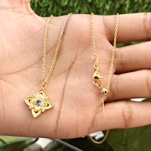 Collar chapado en oro estilo vintage con múltiples gemas redondas pequeñas y colgante de trébol con circonitas, joyería de moda para mujer. - Product Image 4