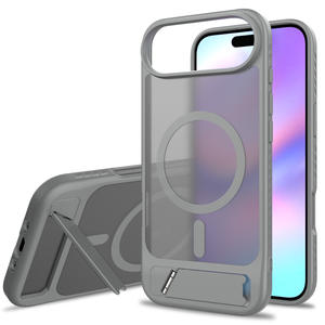 Étui de charge magnétique sans fil pour voiture 45 °   Coque de téléphone antichoc en PC+TPU mat avec béquille réglable pour iPhone 16/17 - Product Image 1