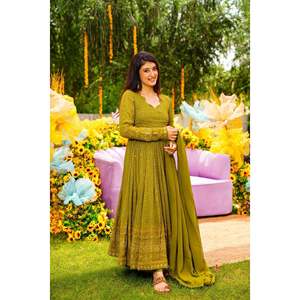 CONJUNTO TRAJE BORDADO ASHLEY MOSTAZA COLOR GEORGETTE NOCHE 2017 - Product Image 4