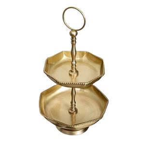 Support à gâteau décoratif vintage en laiton à deux niveaux avec gravure florale pour les événements de mariage et la décoration de table de cuisine - Product Image 1