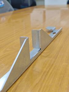 Support de fixation robuste en acier au carbone OEM, rail de montage, quincaillerie structurelle, estampage, poinçonnage, pliage - Product Image 3