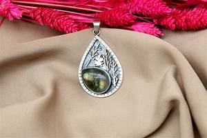 Colgante de Labradorita en Plata de Ley 925, Joyería Artesanal con Piedras Preciosas de Primera Calidad, Estilo Étnico, Certificado IGI, Regalo para el Día de la Madre - Product Image 2