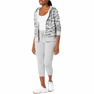 Sweat à capuche zippé gris camouflage pour femme |   Veste de camouflage légère personnalisée |   Sweat-shirt premium à fermeture éclair intégrale - Product Image 1