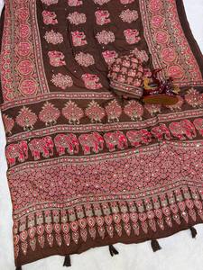 Sari en satin élégant avec broderies miroir, style traditionnel Ajarakh brillant, avec Latkan, spécial saison des mariages - Product Image 1