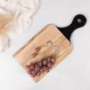 Planche de service moderne en bois avec poignée en résine noire, planche à fromage en bois de manguier, planche à charcuterie, plateau de service de cuisine - Product Image 2