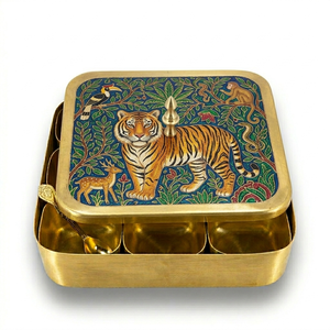Caja de Masala de Latón Hecha a Mano con Arte Meenakari de Pavo Real, Contenedor Decorativo para Especias, para Cocina, Mesa de Comedor, Regalo - Product Image 4