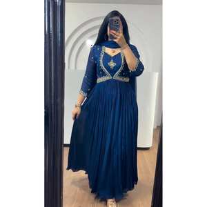 Robe de mariée modeste de créateur avec robe et dupatta, travail complexe de fils et de paillettes - Product Image 4