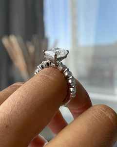 Bague Solitaire Halo Éternité en Moissanite Taille Radiant pour Femme, en Argent 925 Original, Idéale pour Mariage, Promesse ou Cadeau de Mariée - Product Image 3