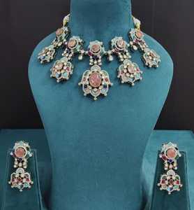 Collier de qualité supérieure avec de magnifiques boucles d'oreilles, design classique et unique, bijoux parfaits pour les mariages et les occasions festives - Product Image 6