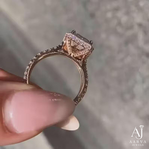 Anillo de Compromiso y Boda con Moissanita de Corte Radiante en Oro Blanco, Chapado en Rodio, con Halo Geométrico y Piedra Central Cuadrada - Product Image 3