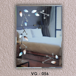 Espejo con elegante diseño en forma de V. Pieza contemporánea de gran impacto. Perfecto para realzar la estética de un interior moderno. - Product Image 6