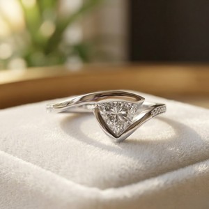 Anillo de Boda con Diamante Corte Trillón para Mujer, Moissanita, Oro Blanco de 10K, Engaste de Tensión - Product Image 3