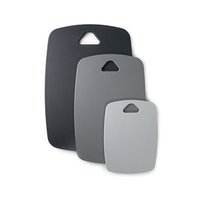 Set di 3 taglieri grigi con manici per uso in cucina - Product Image 1