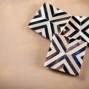 Sous-verres en résine inspirés de l'océan avec paillettes intégrées, tapis en époxy faits à la main, idéaux pour la maison de style côtier, la table, le bar à café et les cadeaux. - Product Image 1