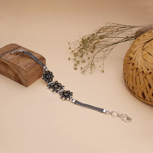 กำไลข้อมือทองเหลืองโบราณประดับลูกปัดและเพชรคิวบิกเซอร์โคเนีย ดีไซน์ลายดอกไม้เรขาคณิตสไตล์วินเทจ ของขวัญสำหรับผู้หญิงในงานแต่งงานแบบชาติพันธุ์ - Product Image 4