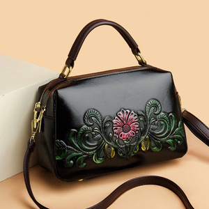 Sac à bandoulière vintage en PU gaufré à motif floral, sac à main zippé pour le quotidien et les voyages - Product Image 1