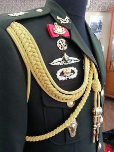 Cordones de Hombro de Alambre Metálico de Lujo de Primera Calidad con Pin de Seguridad para Accesorios de Uniformes Ceremoniales - Product Image 2