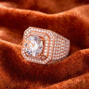 Anillo Solitario de Oro Rosa de Lujo |   Gran Piedra Central Redonda con Doble Halo |   Anillo de Oro Rosa Estilo Hip Hop con Incrustaciones de Diamantes - Product Image 2