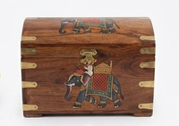 Boîte de rangement en bois sculpté à motif oriental en forme de polygone pour dés de jeu polyédriques pour adultes
