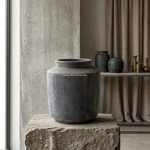Vase cylindrique en terre cuite rustique gris foncé Cociana, pot en argile artisanal, urne décorative en céramique, vente en gros - Product Image 5