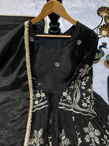Ensemble Kurti et Palazzo de Luxe en Soie Chinon Lourde avec Broderie, Infroissable, Séchage Rapide, Extensible, Idéal pour les Fêtes - Product Image 4