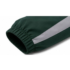 Combinaison coupe-vent de sport professionnelle conçue avec des matériaux légers, des coutures renforcées et des options de marquage personnalisé pour les équipes - Product Image 4