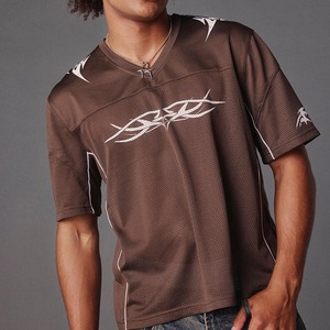 Camiseta de Fútbol Personalizada Estilo Urbano, Diseño Americano con Estampado por Sublimación, Color Rosa, Corte Holgado para Mujer - Product Image 6