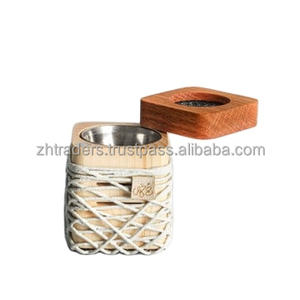 Brûleur d'encens en bois élégant avec détails en métal Support Bakhoor en bois haut de gamme avec accent en métal - Product Image 1