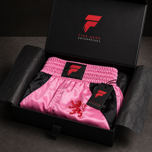 Pantalon de kick-boxing haut de gamme, conçu avec un tissu résistant offrant un confort respirant et des mouvements libres lors de chaque séance. - Product Image 6
