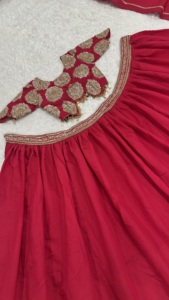 Conjunto de lehenga choli dupatta de seda romana de diseñador con detalles de lentejuelas y trabajo de dori para bodas y fiestas. - Product Image 6