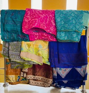Saris en soie vintage pour femmes – Saris indiens traditionnels en tissu ethnique avec artisanat tissé à la main, élégants pour mariages et occasions festives - Product Image 1