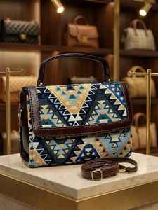 Bolso de Mano de Lujo para Mujer con Triángulos Repetidos y Formas de Diamante, Piel Sintética Marrón, Forro de Algodón, Bolso Bandolera Mediano - Product Image 3