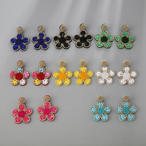 Pendientes de Flores Bordadas a Mano Multicolores con Cuentas para Mujer, Estilo Vintage, Clásicos, por MULTI CRAFT - Product Image 4