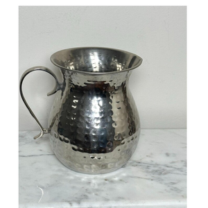 Pichet en métal martelé style vintage |   Carafe à eau en acier inoxydable |   Décoration de table rustique style ferme |   Fabriqué en Inde - Product Image 2