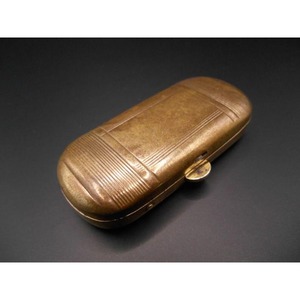 Boîte à allumettes vintage en laiton avec lignes gravées, durable pour un usage domestique - Product Image 1