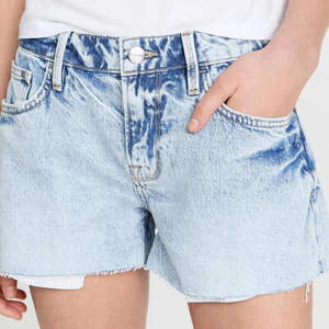 Shorts de mezclilla elegantes para mujer con lavado premium, comodidad transpirable y un look moderno, ideales para el uso diario. - Product Image 4