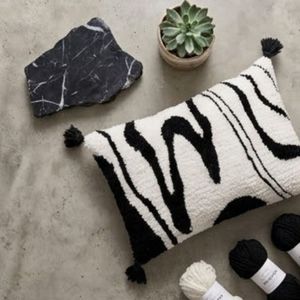 Coussin décoratif carré moderne en tricot à imprimé animal, housse amovible lavable pour salon et chambre à coucher - Product Image 6