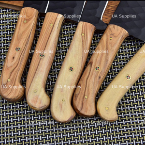ชุดมีดทำครัว 5 ชิ้น UA Supplies ผลิตจากเหล็กกล้าไร้สนิมเคลือบออกไซด์ ตีขึ้นรูปด้วยมือ ด้ามจับไม้มะกอกเคลือบด้าน ใช้งานได้ทั้งมือซ้ายและขวา - Product Image 6