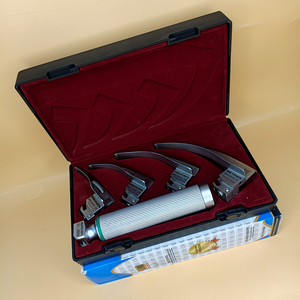 ชุดเครื่องมือส่องกล่องเสียง LAPA-737840-2-4 แบบไฟเบอร์ออปติก ยี่ห้อ Macintosh 4 ใบมีด 0-1-2-3 สำหรับผู้ใหญ่ พร้อมด้ามจับ คุณภาพพรีเมียม ใช้ซ้ำได้ - Product Image 4