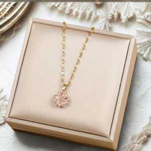 NIKHIL GEMS - Colgante de Flor de Cristal Rosa y Blanco Inspirado en Princesas, Plata 925 Chapada en Oro, Certificado por Terceros, Elegante y Vintage - Product Image 5