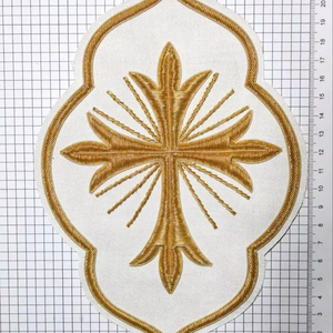 Insignia Bordada con Apliques de Hilo Metálico Dorado Hecha a Mano de Lujo, con Efecto 3D en Relieve, Resistente al Agua, Forma Personalizada - Product Image 1