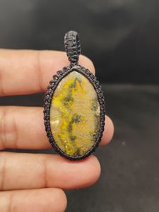 Colgante de Macramé Bohemia con Cabujón de Jaspe Bumblebee de Forma Ovalada - Product Image 4