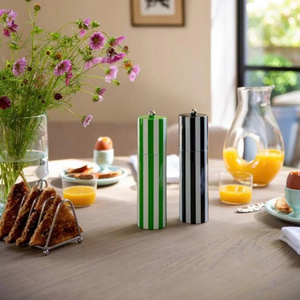 Molinos de Pimienta Minimalistas con Rayas Verticales, Molinillo de Sal de Madera con Rayas Estilo Escandinavo para Mesas Modernas - Product Image 4