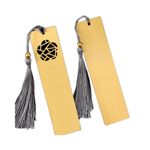 Marcapáginas de metal ajustable diseñado para amantes de los libros, lectores, estudiantes, profesores y ocasiones de regalo. - Product Image 2