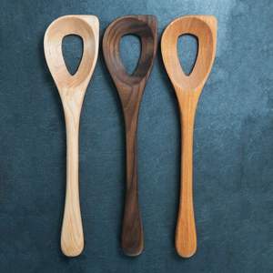 Juego de cucharas de madera de teca hechas a mano con espátula, cuchara volteadora y cuchara para servir, para cocinar en la cocina. - Product Image 2