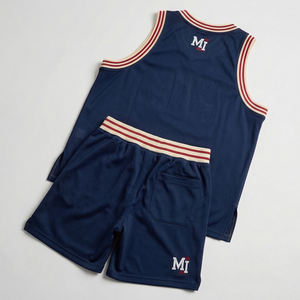 Ensemble de maillot et short de basketball personnalisé sublimé pour homme, en tissu polyester respirant et anti-humidité, tenue de sport - Product Image 3