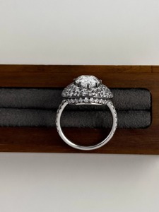 แหวนหมั้นเพชรทรงลูกแพร์ 3 กะรัต หรูหรา ประดับเพชรพาเว่แบบดับเบิ้ลฮาโล ทองคำขาว 14K แหวนแต่งงานสำหรับเจ้าสาว - Product Image 2